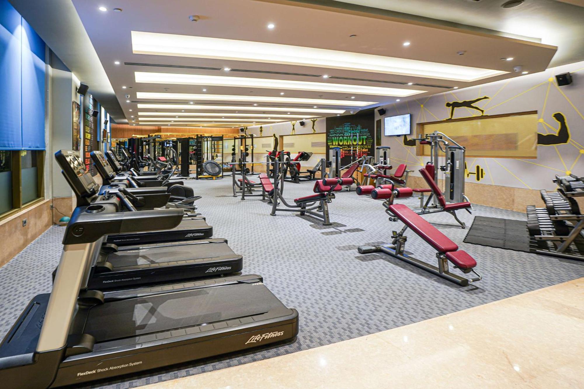Radisson Blu Hotel Амритсар Экстерьер фото The gym at the hotel